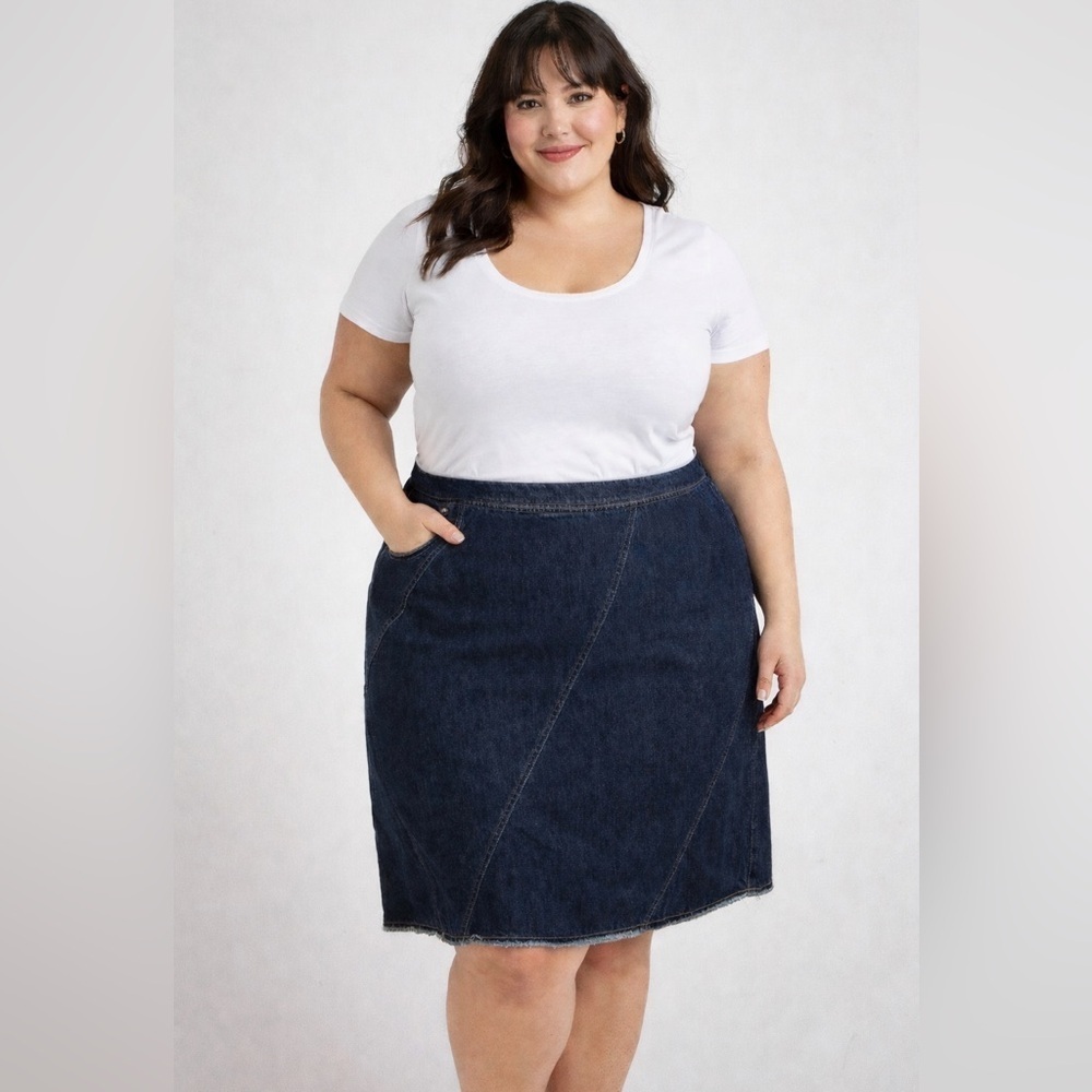 Liz Claiborne Woman Denim Skirt Size 20W medium Dark Wash Side Zip